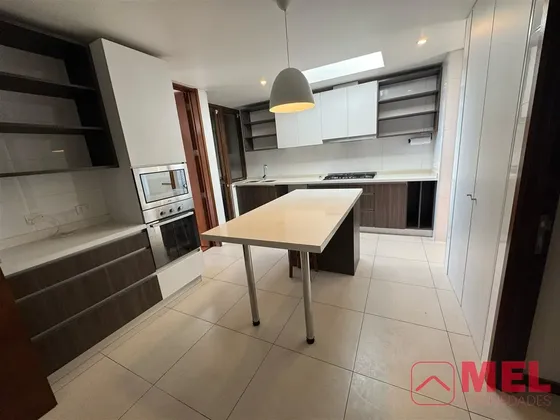 Casa En Arriendo De 4 Dorm. Mas Serv Chamisero Colina
