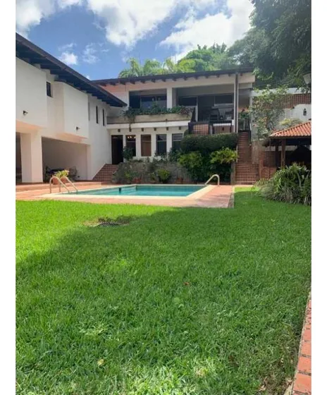 Vendo Casa 700m2 Cerro Verde 4881