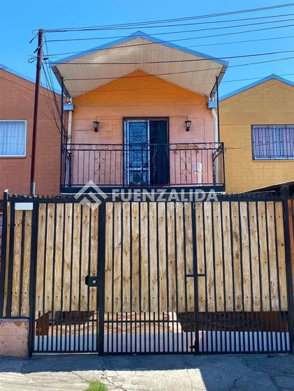 Casa En Venta De 3 Dorm. En Maipú