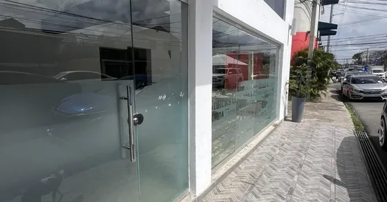 Se Alquila Local Comercial En La Av. Defillo