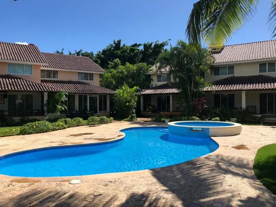 Oportunidad De Villa En Metro Country Club