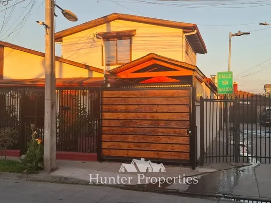 Casa En Venta De 3 Dorm. En Maipú