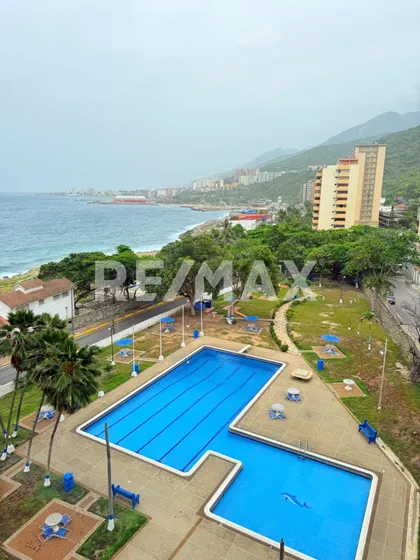 Apartamento En Venta Macuto Las Quince Letras.