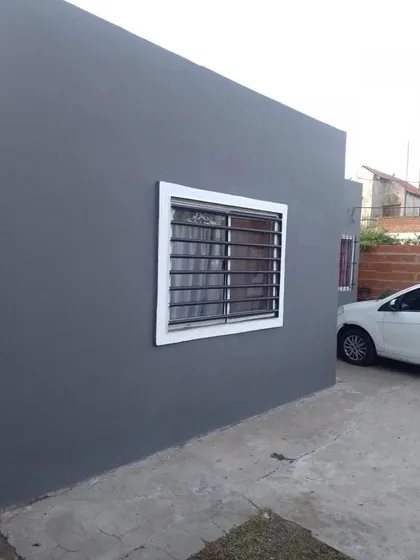 Casa En Venta - 3 Dormitorios 1 Baño - Cochera - 400mts2 - Claypole