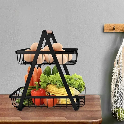 Nivel inferior con bandeja de madera Vista del nivel inferior del frutero organizador de frutas