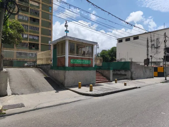 En Venta Apartamento En El Centro De Los Teques Res Parque Knoop