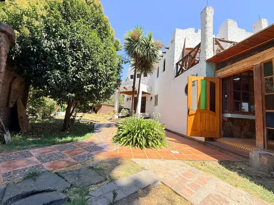 Casa De Estilo Mediterráneo Con Diseño Único | 160 M² Const.