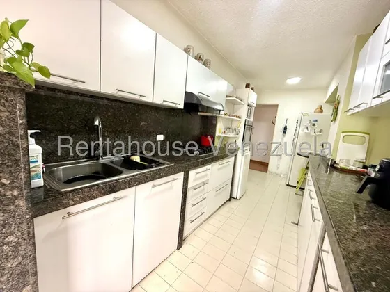 Se Vende Apartamento En La Urbina 25-16938