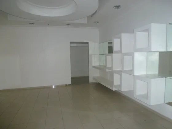  Local De 100 Metros Cuadrados Primer Piso, Para Oficina.