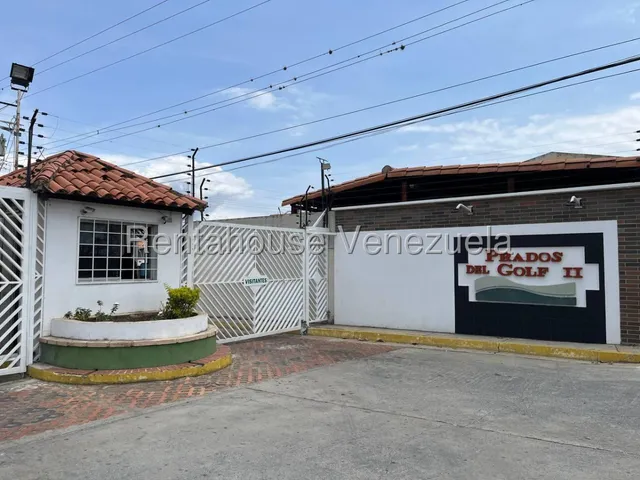Julian Galindez Vende Casa En Prados Del Golf Cabudare #25-19255