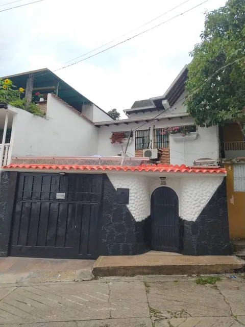 Mile/venta Casa Amplia Barrio Libertador  Pie De Calle /mile