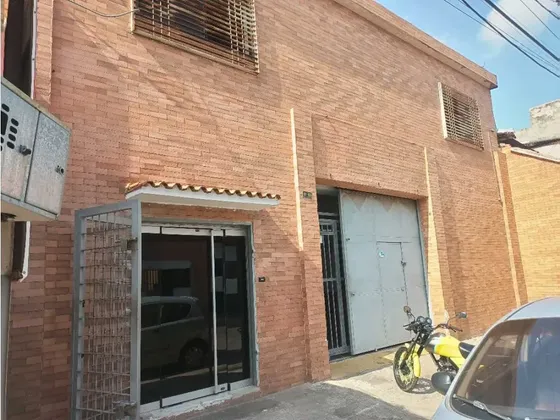 Galpon En San Blas Valencia. Via Principal. 616 M2
