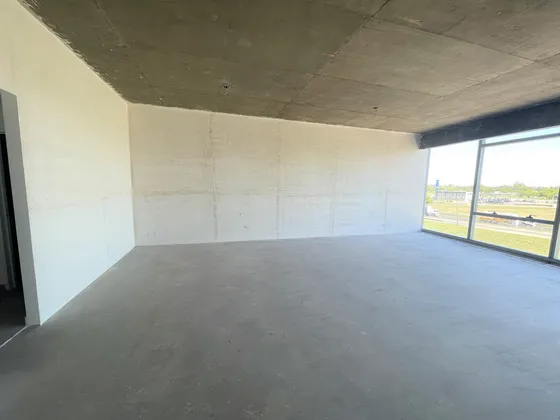 Oficina  En Alquiler En Meridiano Business Center - En Segundo Piso Al Frente!