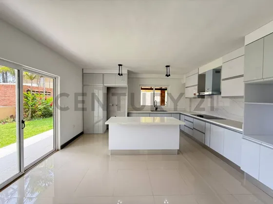Townhouse En Venta En Lecheria C R Costa Azul