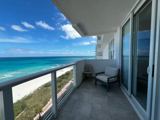 Miami Beach,  Departamento Frente Al Mar, 1 Dormitorio, Mas Sillon Cama Con Dos Baños Con Ducha. Condominio Pavilion.
