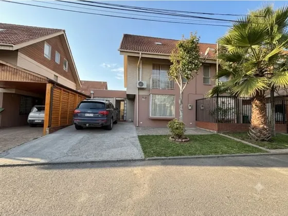 Se Vende Casa De 3 Pisos, Plaza Viva, Puente Alto.