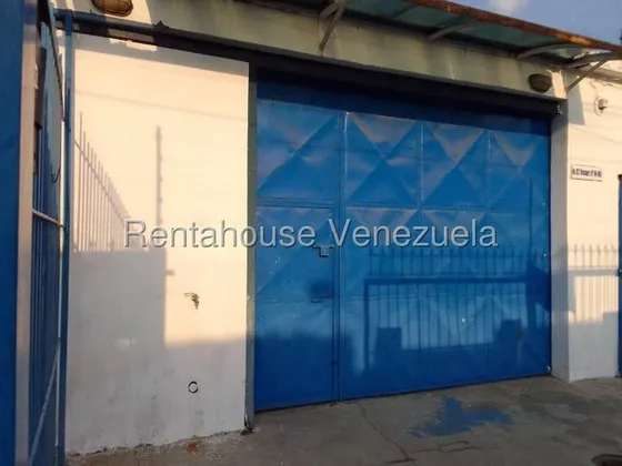 En Alquiler Local Inm Ubicado En San Blas, A Pocos Metros De La Av Lara. Ideal Para Taller, Deposito. Consta De 50 Mts, Distribuido En : 35 Mts Area Techada Y 15 Mts Libre
