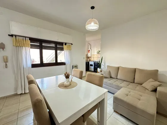 Venta Casa Interna De 2 Dormitorios Apto Crédito En Roque Saenz Peña