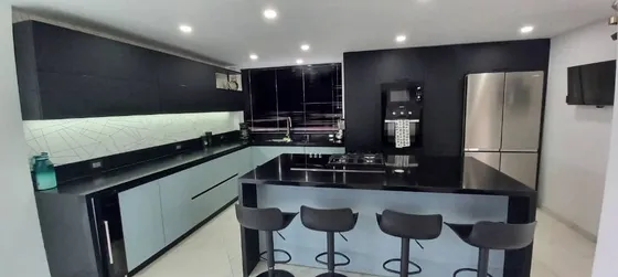 Casa Valles De Camoruco A Media Cuadra 4 Avenidas Calle Cerrada Remodelada Cod 261084