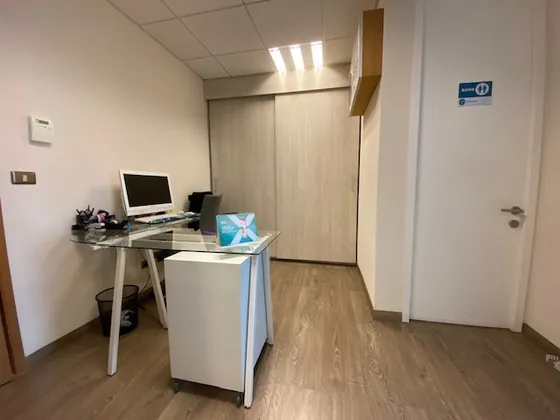 Oficina Con 2 Amplios Privados
