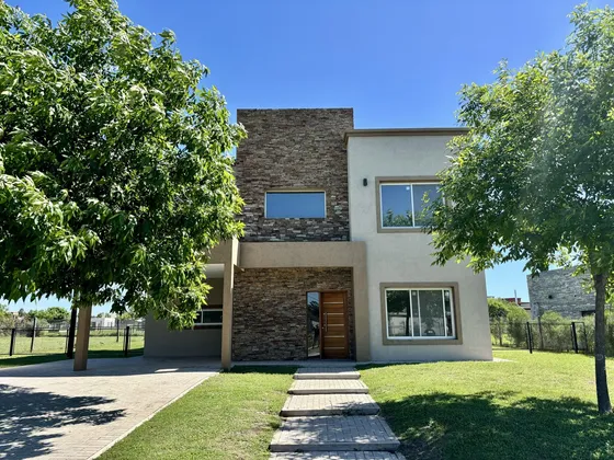 Venta Casa En San Sebastian Area 1 - 5 Ambientes