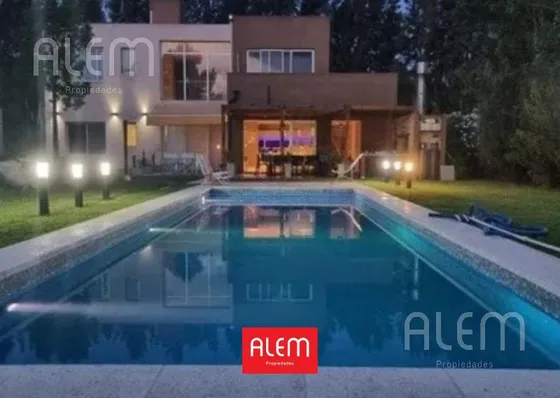 Casa En  Alquiler En Malibu, Canning