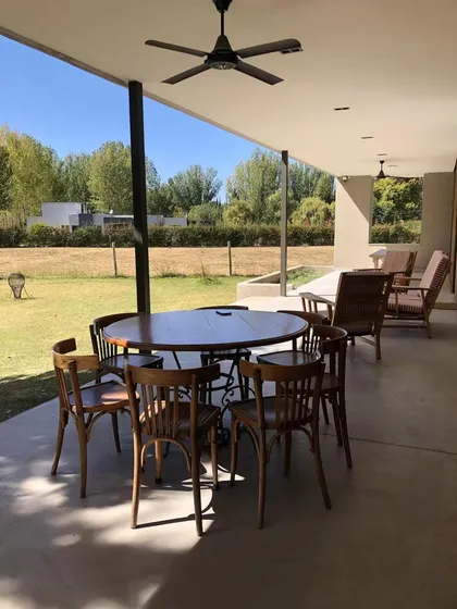 Casa En Venta - 3 Dormitorios 2 Baños - Mendoza