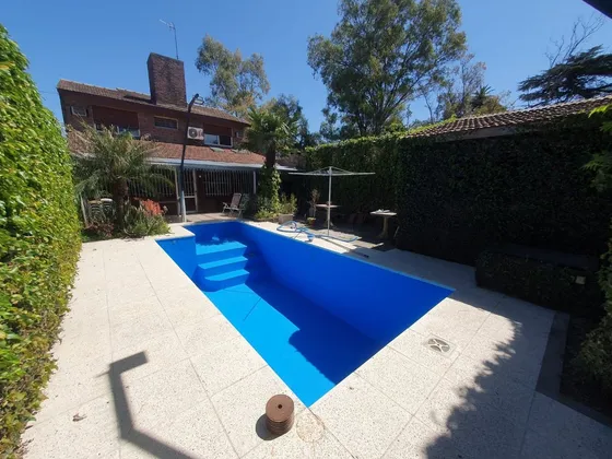 Casa 4 Amb En Garin Centro Con Pileta