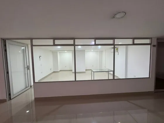 Oficina / Local / Consultorio Central En Sabaneta