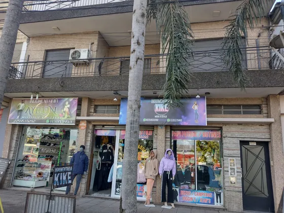 Se Alquila Primer Piso En Malvinas Centro. Sólo Apto Comercial Y/o Profesional. 