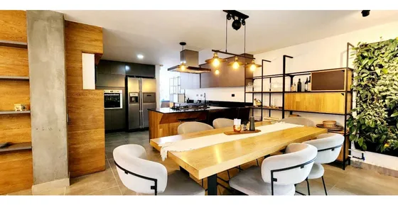 Casa En Venta. Envigado Loma Del Chocho.