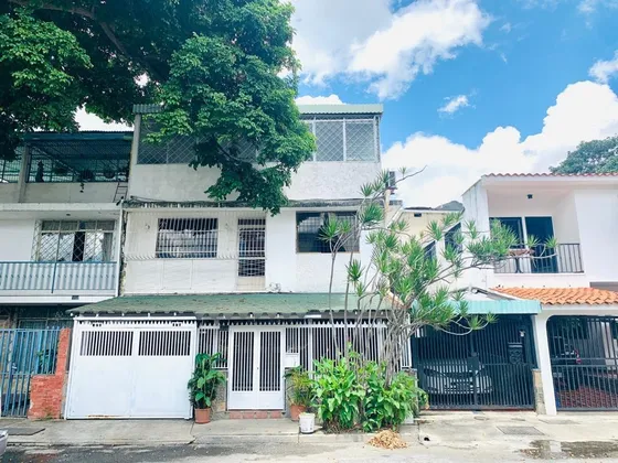 Oportunidad Casa Tipo Quinta De Tres Niveles - La California Sur - Julio Morales Rah