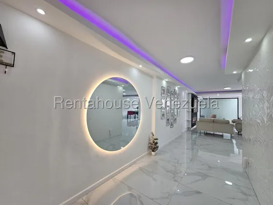 Bella Casa, Remodelada, Moderna Y Lista Para Llegar. 25-21288