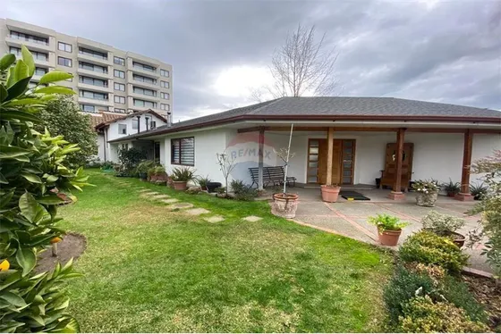 Se Vende Exclusiva Casa Central En Curico, 400 M2