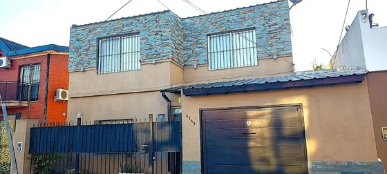 Casa De 2 Plantas (parque Johnson- Hurlingham Centro).