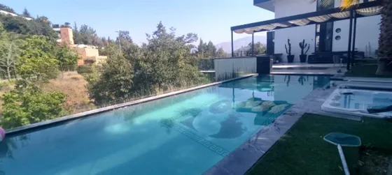 Casa En Venta 5 Dorm. En Las Condes, Quinchamalí