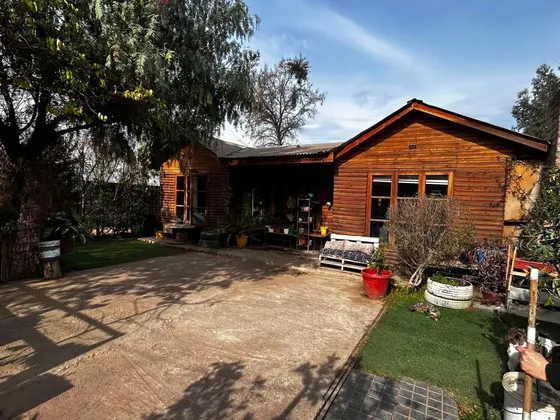Amplio Terreno Con 2 Casas En Los Espinos, Sol De Septiembre