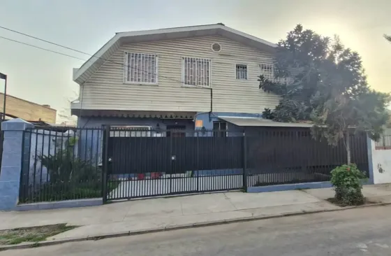 Amplia Casa En Barrio Residencial De Quinta Normal