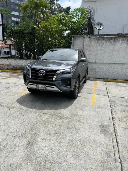 Toyota Fortuner Vx.r
