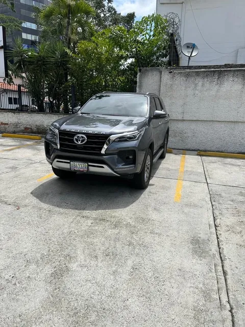 Toyota Fortuner Vx.r
