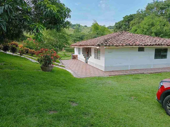 Casa Campestre En Venta En El Km 41 - Caldas (279057741).