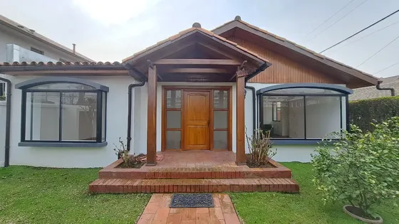 Casa En Venta En Plaza Latadia Vespucio Sur / Las Condes