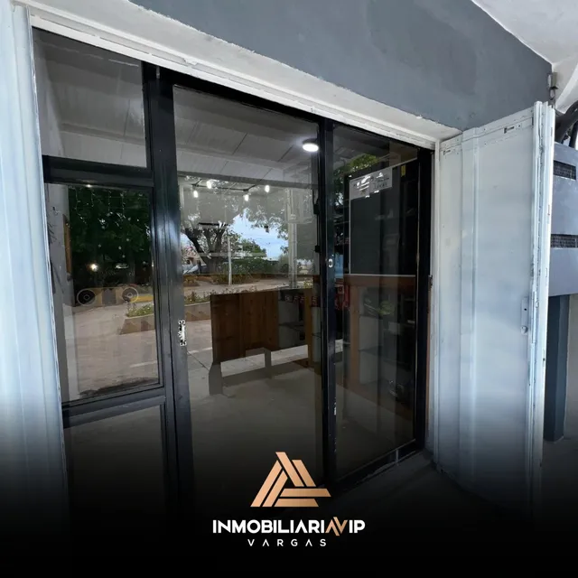 Ref 006 - 555   Se Vende Local Comercial Ubicado En La Avenida Principal De Catia La Mar, Sector Catamare Urb La Marina. Al Frente De La Nueva Cinta Costera De Catia La Mar