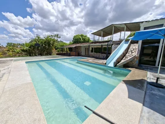 Parcela Con Bienhechurias En Venta En El Safari Country Club, Piscina Y Caminerías - Atmlf