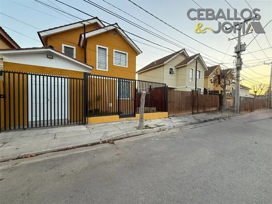 Casa En Venta De 3 Dorm. En Villa Alemana