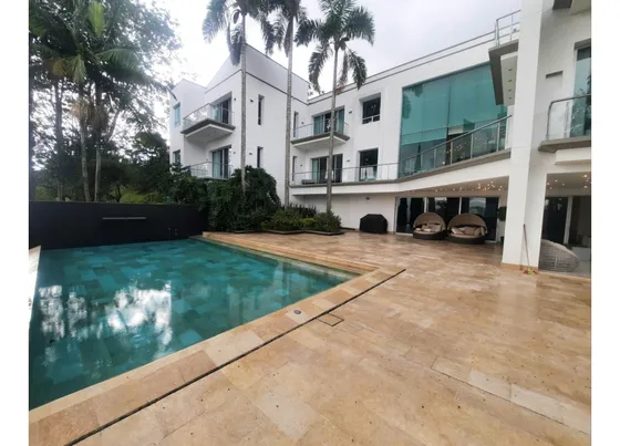 Venta Casa Con Piscina En Las Palmas. Pedido $12.500 Millones