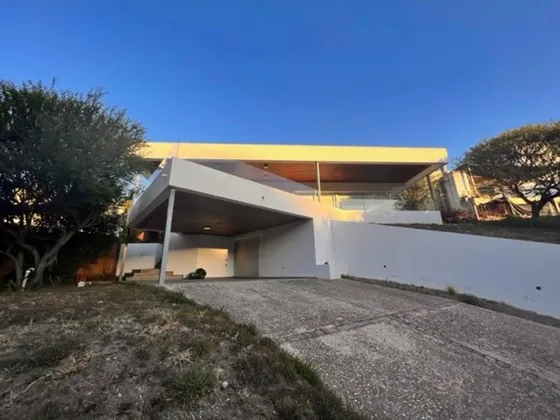 Casa En Country El Rodeo.