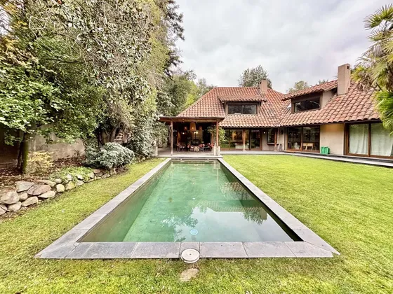 Casa Chilena Con Gran Jardín - Sta María Manquehue Plano