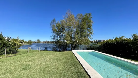 Casa En Canton A La Laguna En Venta