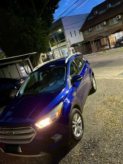 Ford Kuga Sel 2.0 L Ecoboost 6at Fwd